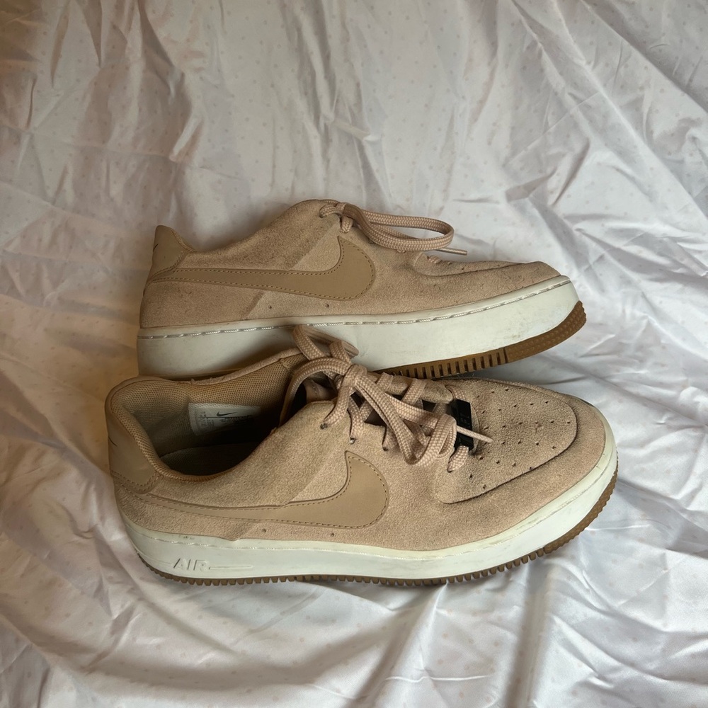 Nike Beige Low-Top Sneakers